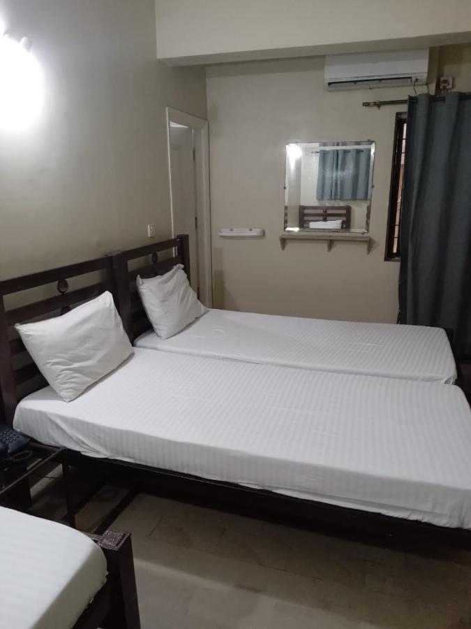 New Hotel Chilton การาจี ภายนอก รูปภาพ